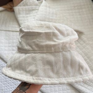 Shade & Shore Cream and White Textured Hat